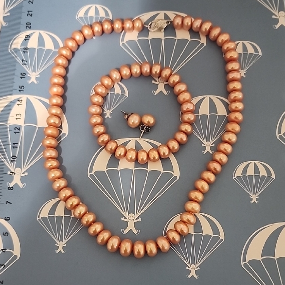 Mother of pearl set of pearls